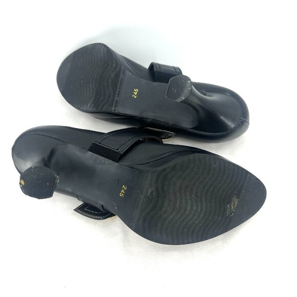 Elegant Black Heels with Gold Accent - Picture 10 of 10